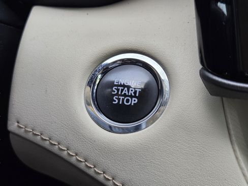 Used 2023 Toyota Highlander XLE FWD image 19