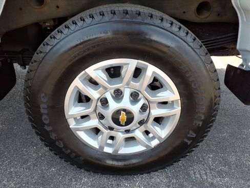 Used 2025 Chevrolet Silverado 2500 LT w/ Convenience Package AWD/4WD image 30