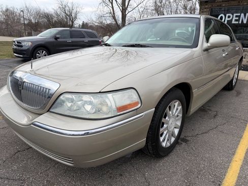 Used 2006 Lincoln Town Car Signature image 7