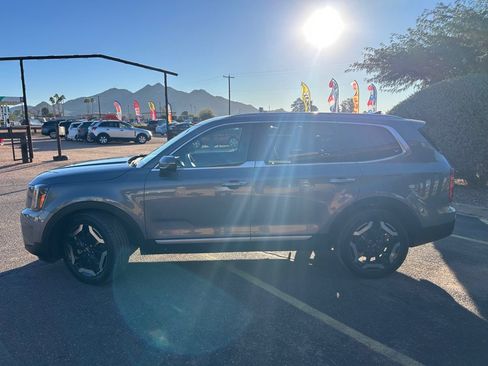 Used 2023 Kia Telluride S image 2