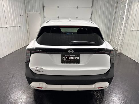Used 2025 Nissan Kicks SV FWD image 35