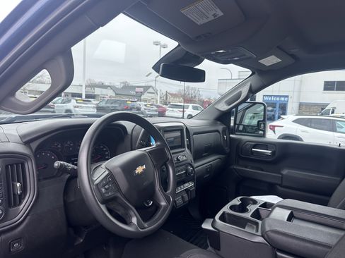 Used 2024 Chevrolet Silverado 2500 Custom w/ Custom Value Package image 11