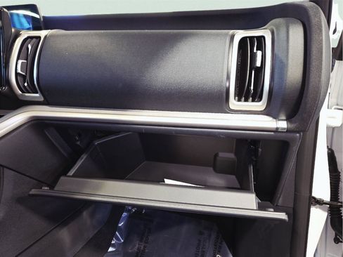 Used 2025 Ford Expedition Active image 29