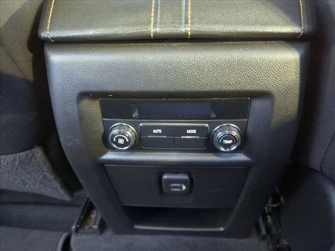 Used 2021 Chevrolet Traverse LS FWD image 16
