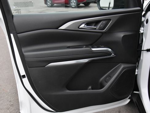 Used 2024 Chevrolet Traverse LT image 14