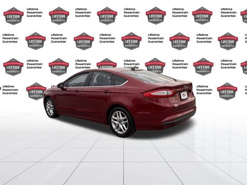 Used 2015 Ford Fusion SE image 3