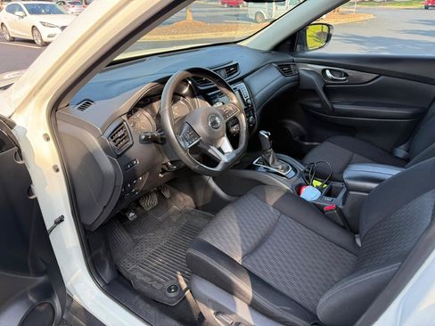 Used 2019 Nissan Rogue SV FWD image 14