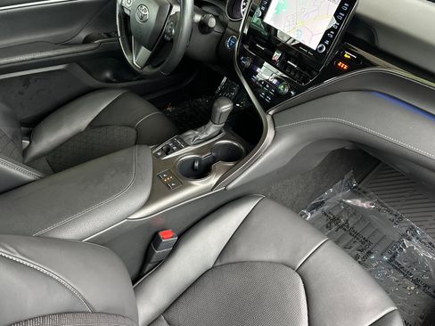Used 2022 Toyota Camry XSE w/ Navigation Upgrade Package image 15