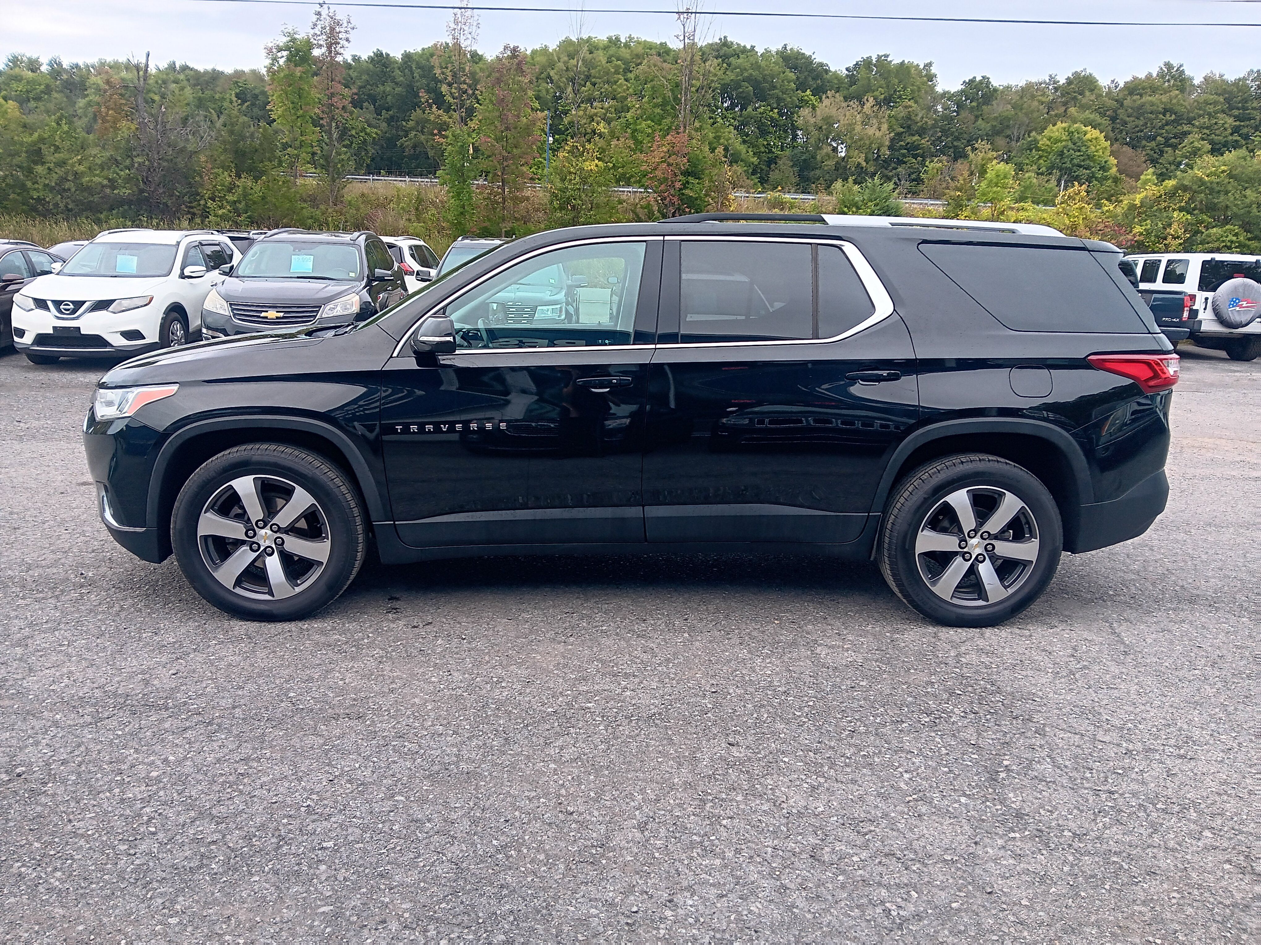 Used 2018 Chevrolet Traverse LT AWD/4WD image 2