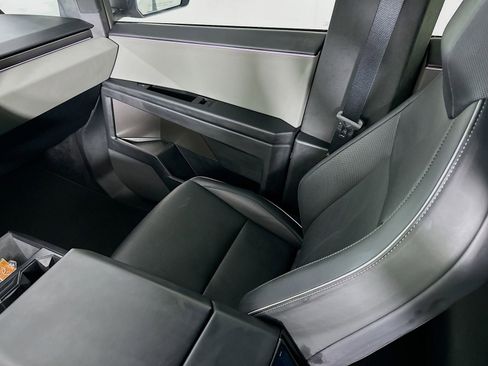 Used 2024 Tesla Cybertruck AWD Crew Cab image 23