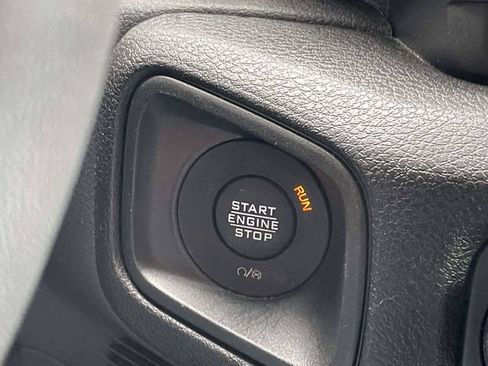Used 2024 Jeep Gladiator Sport AWD/4WD image 17