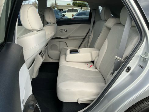 Used 2013 Toyota Venza LE image 17