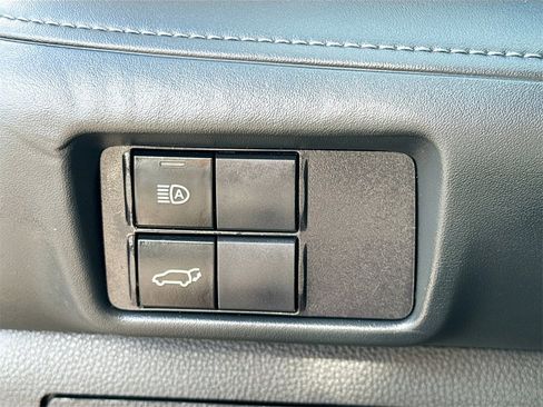 Used 2022 Toyota Highlander XLE image 10