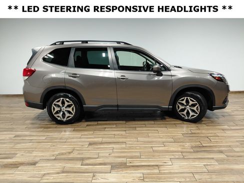Used 2022 Subaru Forester Premium image 13