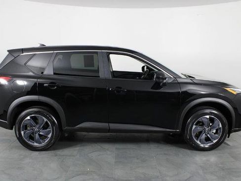 Certified 2025 Nissan Rogue SV image 15