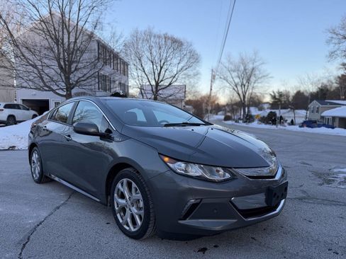 Used 2017 Chevrolet Volt Premier w/ Driver Confidence II Package image 10