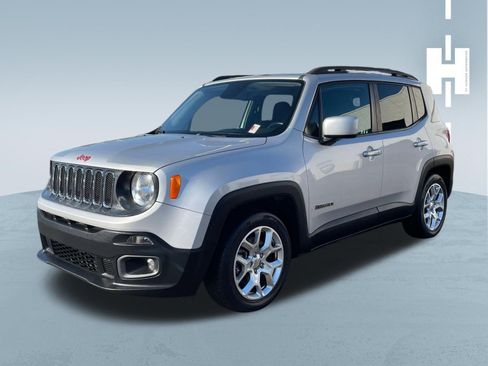 Used 2017 Jeep Renegade Latitude FWD image 3