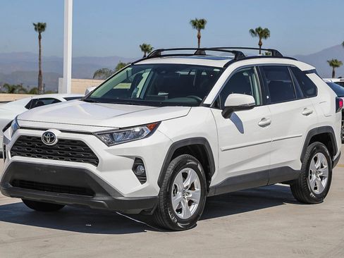 Used 2020 Toyota RAV4 XLE w/ Convenience Package image 3