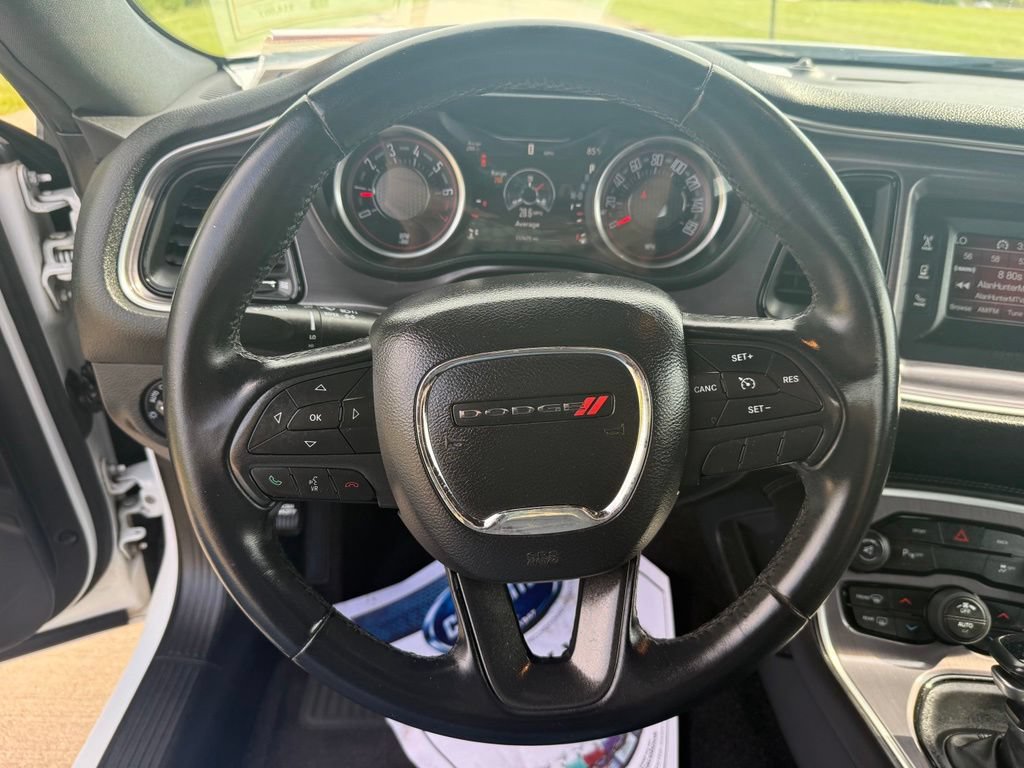 Used 2016 Dodge Challenger SXT w/ Driver Convenience Group RWD image 18