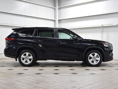 Used 2023 Toyota Highlander LE AWD/4WD image 9