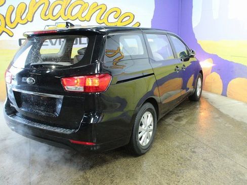 Used 2018 Kia Sedona L image 8