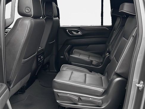 Used 2023 Chevrolet Suburban Premier image 13