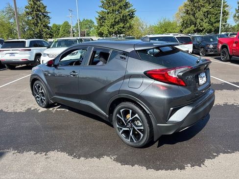 Used 2022 Toyota C-HR XLE FWD image 4
