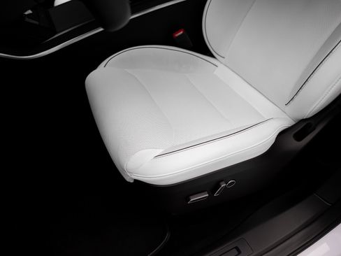 Used 2023 Tesla Model X Plaid image 56