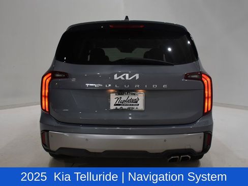 Used 2025 Kia Telluride S FWD image 5