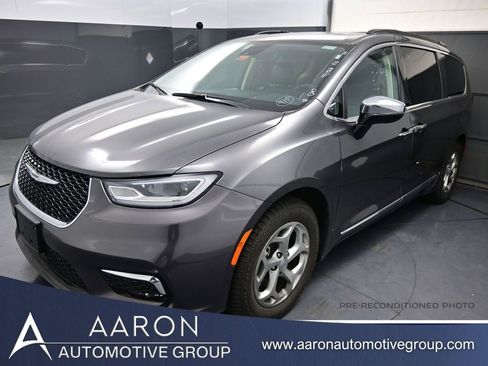 Used 2023 Chrysler Pacifica Limited image 1