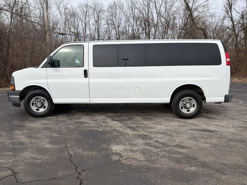 Used 2017 Chevrolet Express 3500 LT w/ LT Preferred Equipment Group image 4