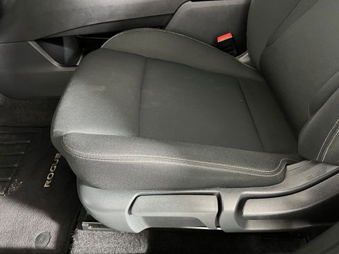 Used 2023 Nissan Rogue S image 11