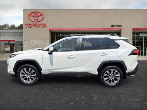 Certified 2021 Toyota RAV4 XLE Premium AWD/4WD image 7
