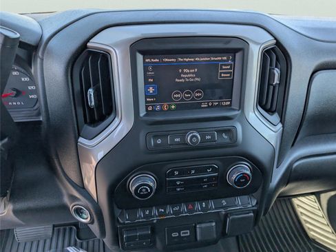 Used 2025 Chevrolet Silverado 2500 Custom w/ Custom Value Package image 18