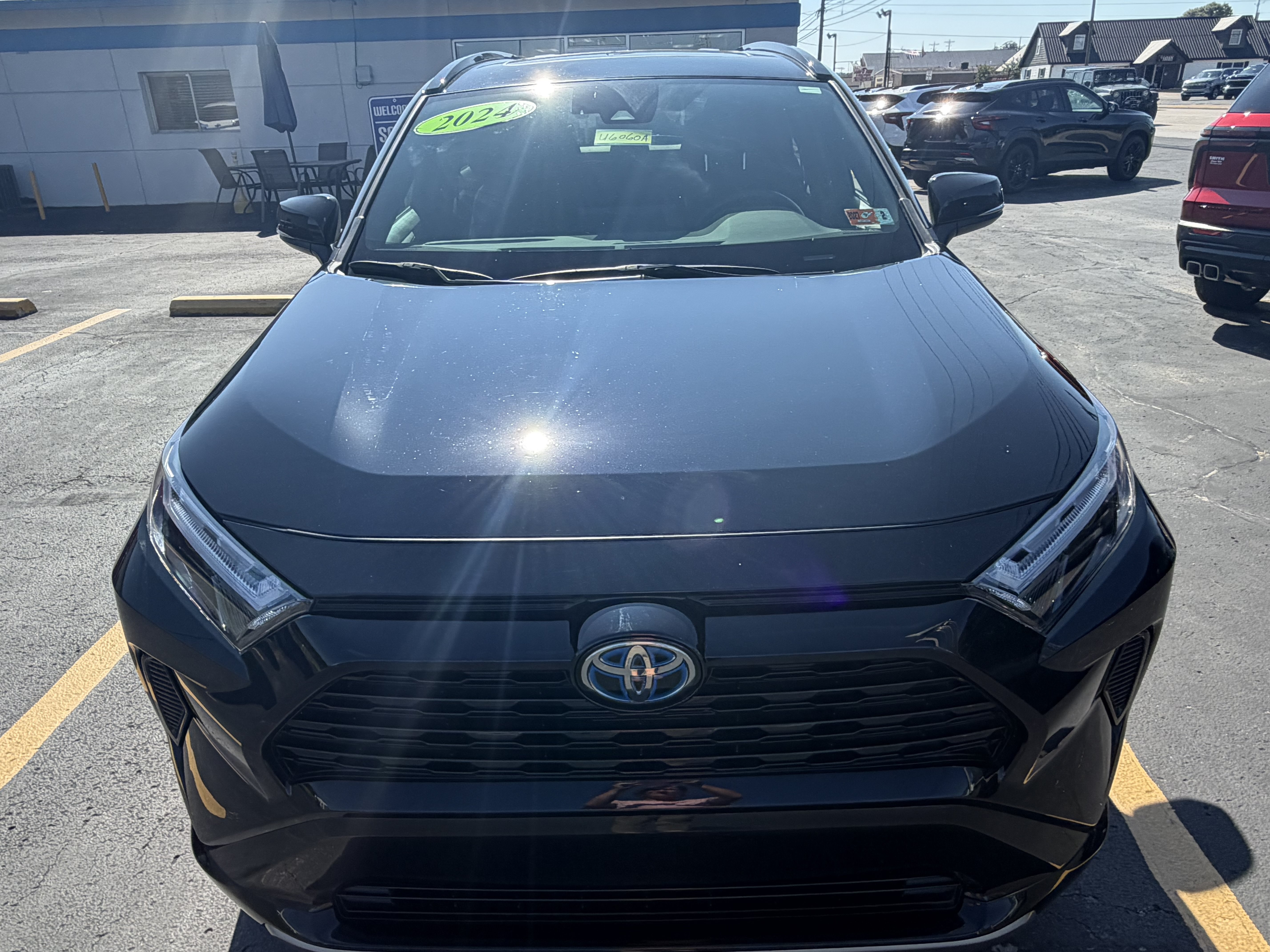 Used 2024 Toyota RAV4 SE w/ Convenience Package AWD/4WD image 12