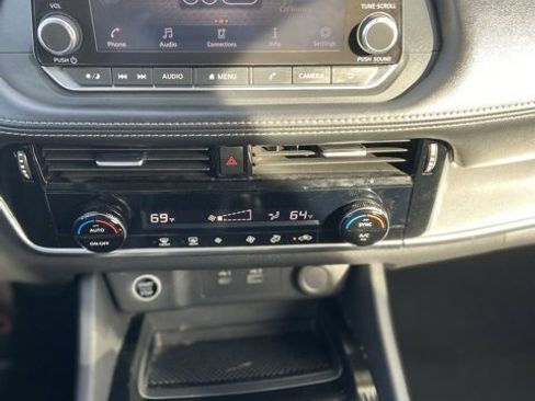 Used 2022 Nissan Rogue SV image 21