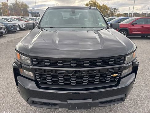 Used 2022 Chevrolet Silverado 1500 Custom image 2