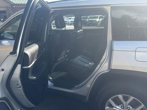 Used 2022 Jeep Grand Cherokee L Limited image 10