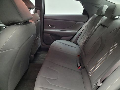 Used 2025 Hyundai Elantra SEL image 18