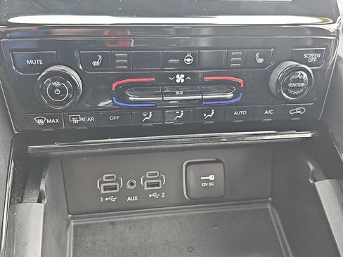 Used 2023 Jeep Grand Cherokee L Laredo AWD/4WD image 23