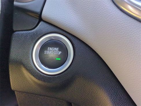 Certified 2021 Chevrolet Equinox LS image 17