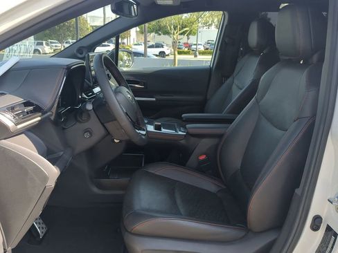 Used 2024 Toyota Sienna XSE FWD image 22