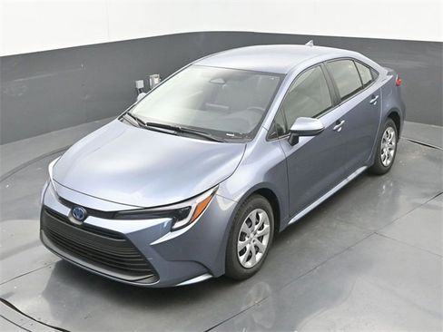 Used 2025 Toyota Corolla LE image 16