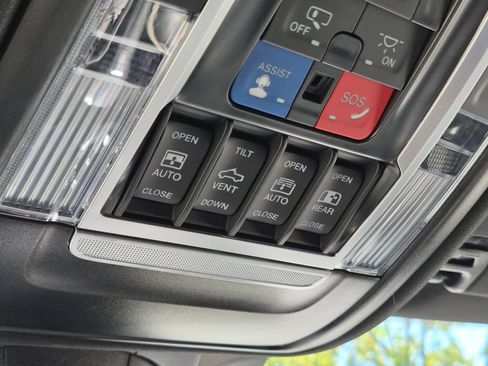 Used 2024 RAM 1500 Limited AWD/4WD image 22