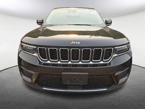 Used 2023 Jeep Grand Cherokee Laredo X AWD/4WD image 2