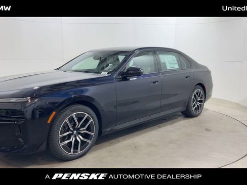 Used 2025 BMW 760i xDrive w/ Executive Package image 4