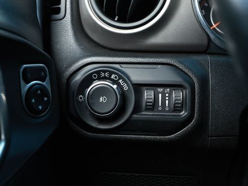 Used 2019 Jeep Wrangler Sport AWD/4WD image 15