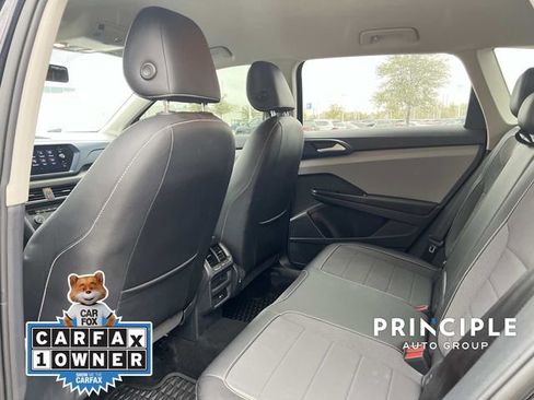 Certified 2022 Volkswagen Taos SE image 27