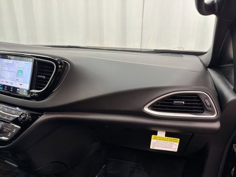 New 2026 Chrysler Voyager LX image 28