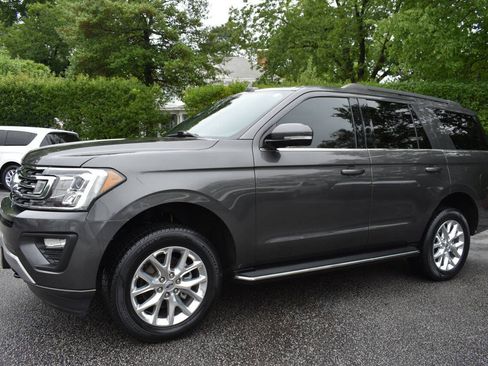Used 2020 Ford Expedition XLT w/ Equipment Group 202A AWD/4WD image 2